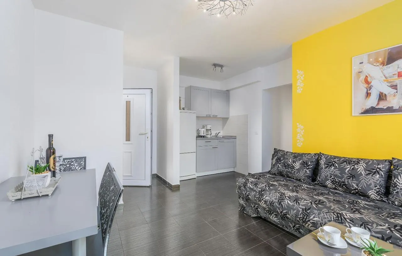 Apartment Maja Funtana